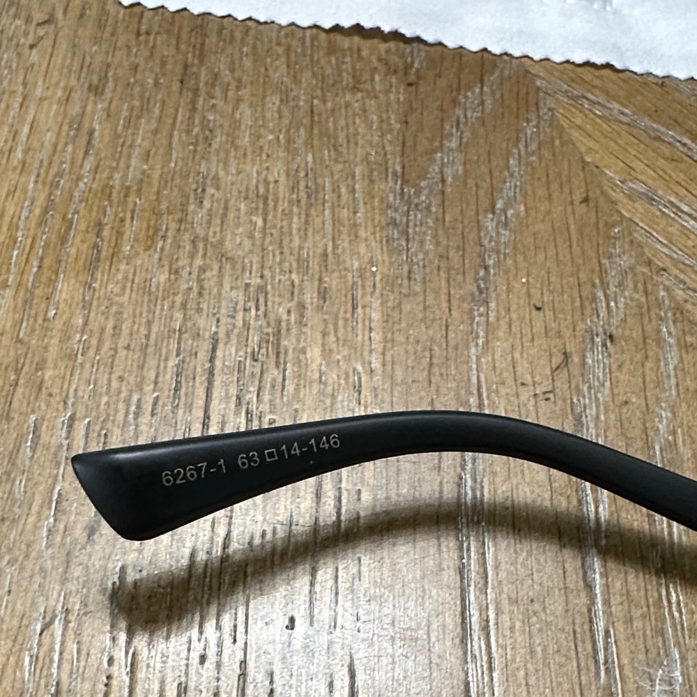 Chanel Black Silver Sunglasses with Case - Picture 6 of 6